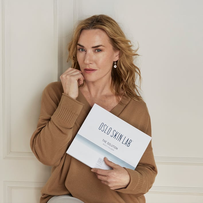 Kate Winslet pitelee kädessään The Solution pakkausta