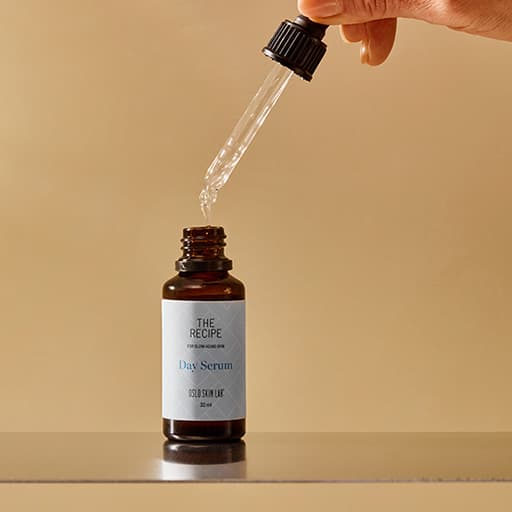 Oslo Skin Lab The Recipe Day Serum pipetti